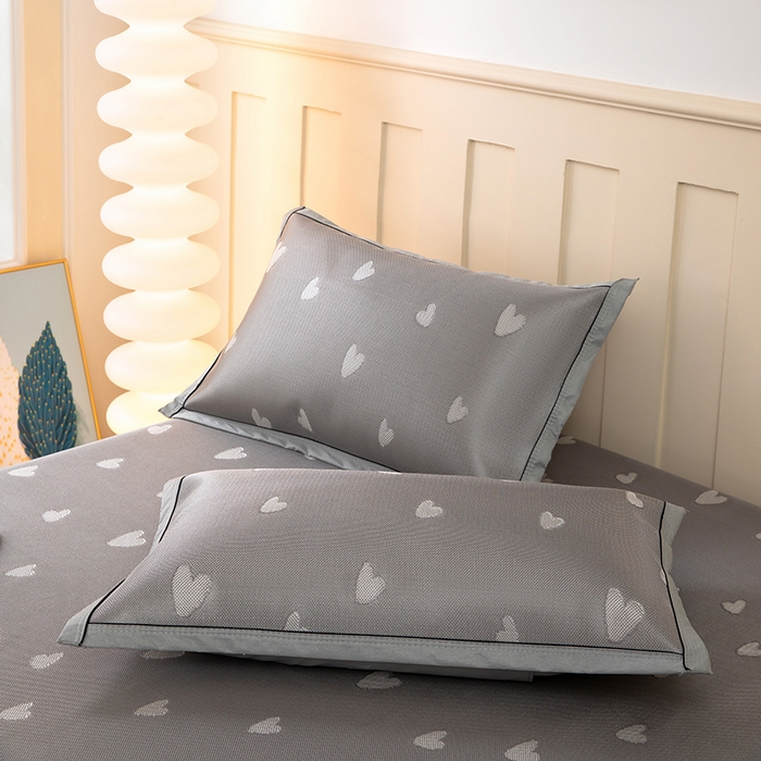 91家纺网 家纺一手货源 找家纺 莱家富 2025新款A类凉感提花冰丝凉席 心仪-灰