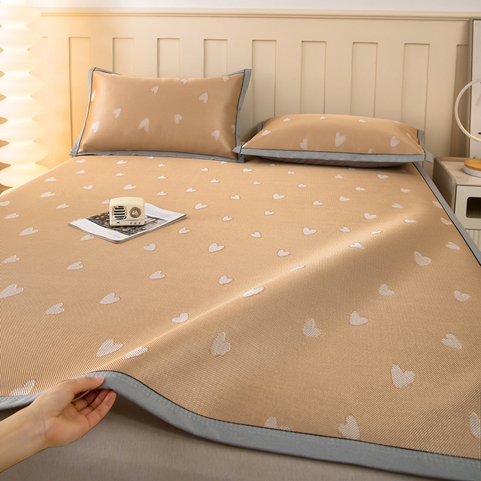 91家纺网 家纺一手货源 找家纺 莱家富 2025新款A类凉感提花冰丝凉席 心仪-奶咖