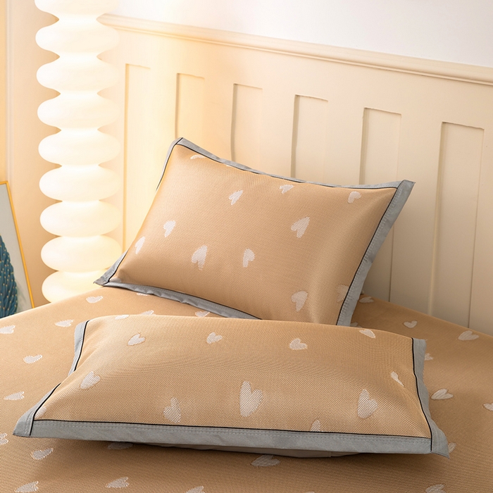 91家纺网 家纺一手货源 找家纺 莱家富 2025新款A类凉感提花冰丝凉席 心仪-奶咖