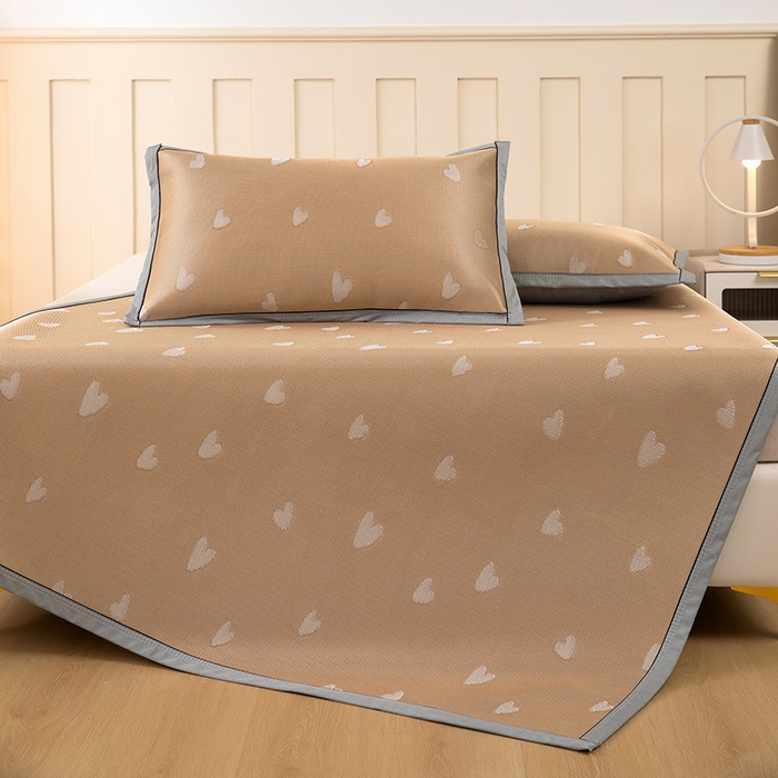 91家纺网 家纺一手货源 找家纺 莱家富 2025新款A类凉感提花冰丝凉席 心仪-奶咖