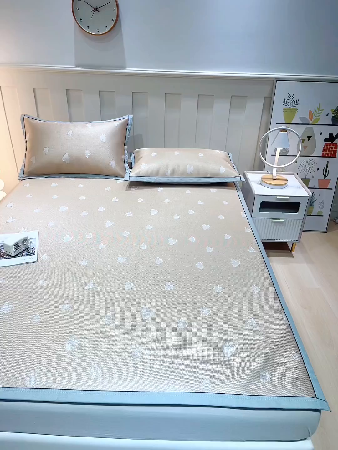 91家纺网 家纺一手货源 找家纺 莱家富 2025新款A类凉感提花冰丝凉席 心仪-奶咖