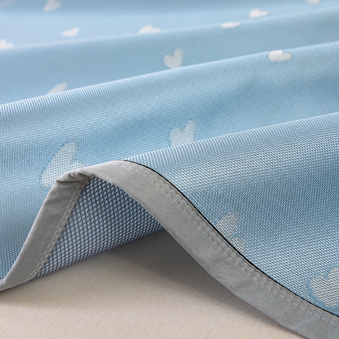 91家纺网 家纺一手货源 找家纺 莱家富 2025新款A类凉感提花冰丝凉席 心仪-天蓝