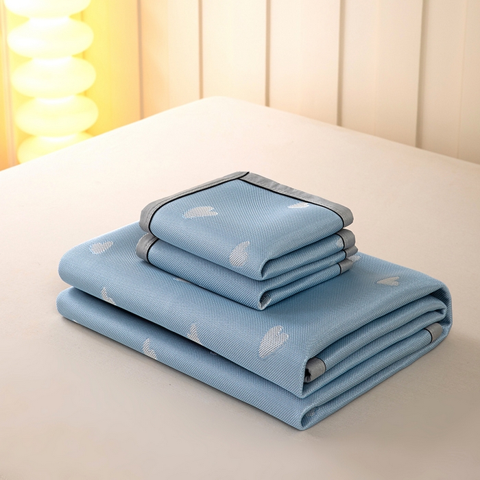 91家纺网 家纺一手货源 找家纺 莱家富 2025新款A类凉感提花冰丝凉席 心仪-天蓝