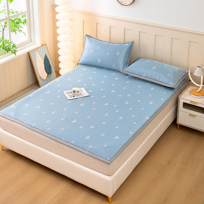 91家纺网 家纺一手货源 找家纺 莱家富 2025新款A类凉感提花冰丝凉席 心仪-天蓝