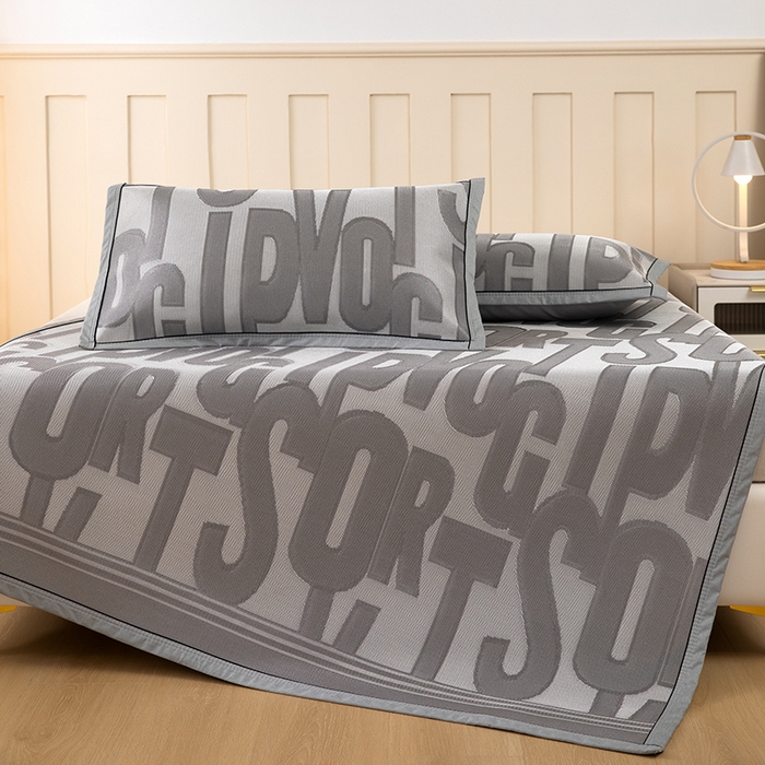 91家纺网 家纺一手货源 找家纺 莱家富 2025新款A类凉感提花冰丝凉席 字母涂鸦-灰