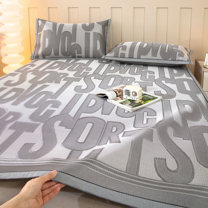 91家纺网 家纺一手货源 找家纺 莱家富 2025新款A类凉感提花冰丝凉席 字母涂鸦-灰