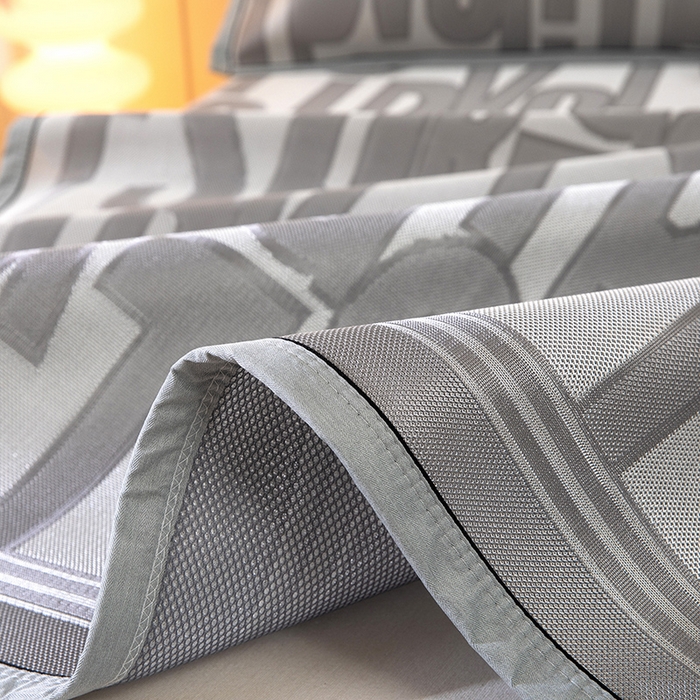 91家纺网 家纺一手货源 找家纺 莱家富 2025新款A类凉感提花冰丝凉席 字母涂鸦-灰