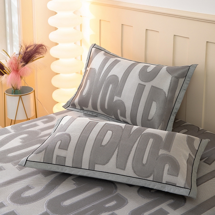 91家纺网 家纺一手货源 找家纺 莱家富 2025新款A类凉感提花冰丝凉席 字母涂鸦-灰