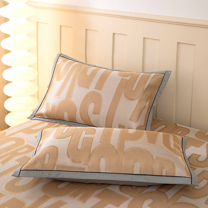 91家纺网 家纺一手货源 找家纺 莱家富 2025新款A类凉感提花冰丝凉席 字母涂鸦-奶咖