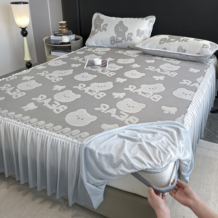 91家纺网 家纺一手货源 找家纺 莱家富 2025新款A类凉感提花冰丝凉席床裙款 快乐小熊-灰