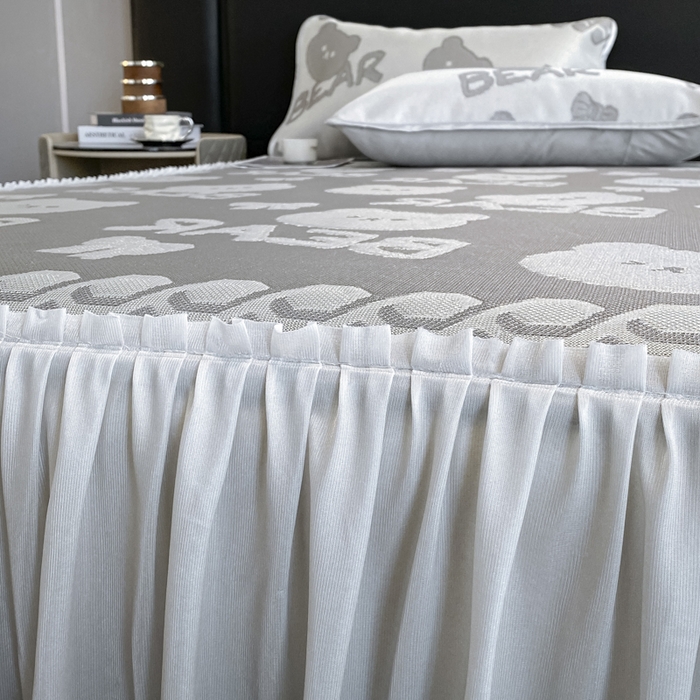 91家纺网 家纺一手货源 找家纺 莱家富 2025新款A类凉感提花冰丝凉席床裙款 快乐小熊-灰