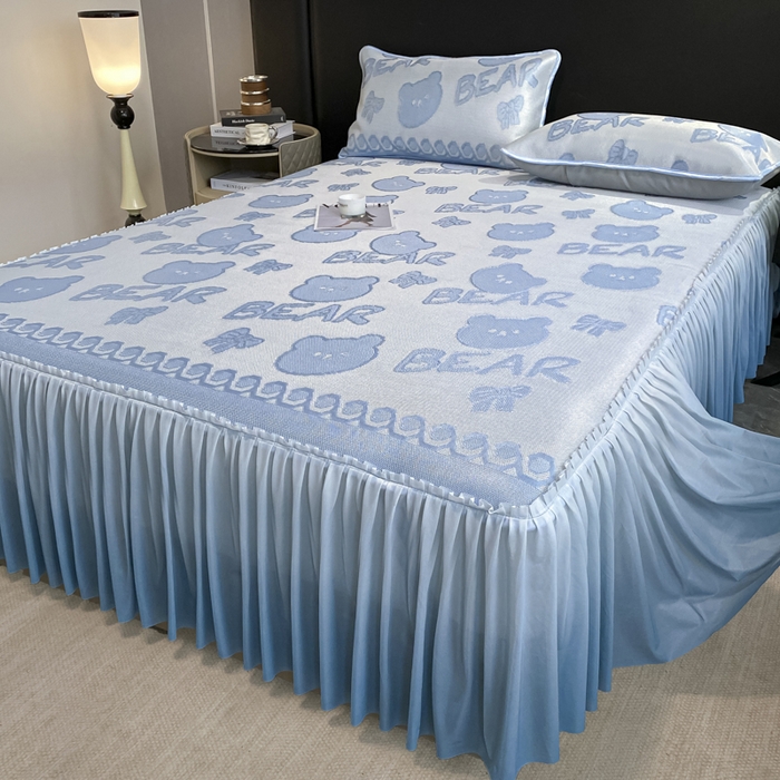 91家纺网 家纺一手货源 找家纺 莱家富 2025新款A类凉感提花冰丝凉席床裙款 快乐小熊-天蓝