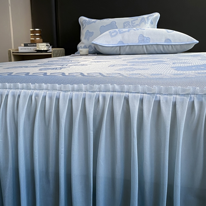 91家纺网 家纺一手货源 找家纺 莱家富 2025新款A类凉感提花冰丝凉席床裙款 快乐小熊-天蓝