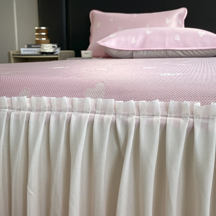 91家纺网 家纺一手货源 找家纺 莱家富 2025新款A类凉感提花冰丝凉席床裙款 心仪-粉
