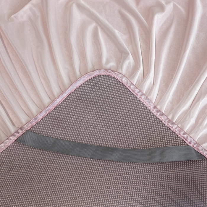 91家纺网 家纺一手货源 找家纺 莱家富 2025新款A类凉感提花冰丝凉席床裙款 心仪-粉