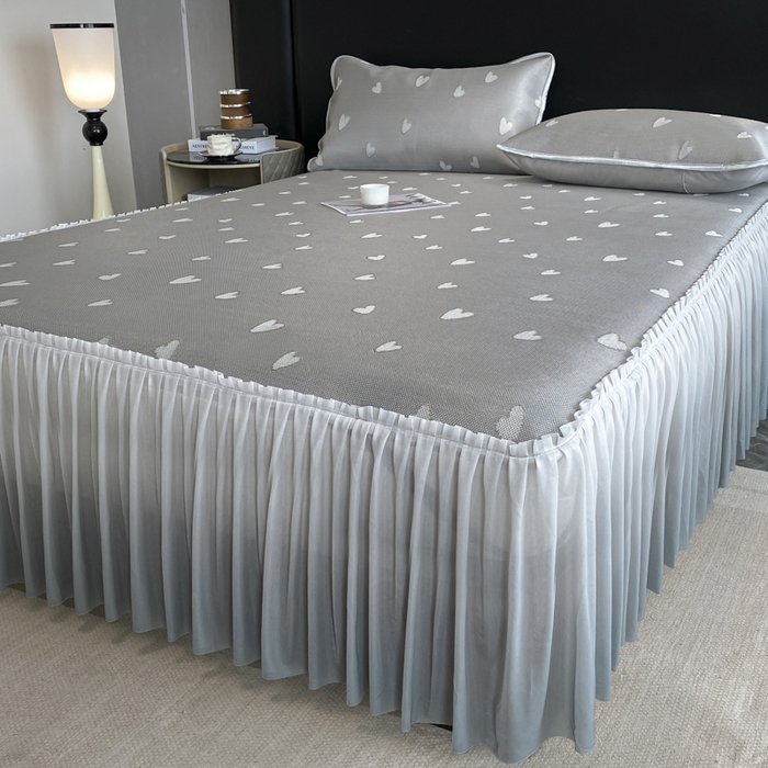 91家纺网 家纺一手货源 找家纺 莱家富 2025新款A类凉感提花冰丝凉席床裙款 心仪-灰