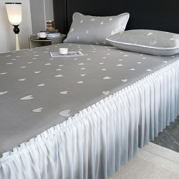 91家纺网 家纺一手货源 找家纺 莱家富 2025新款A类凉感提花冰丝凉席床裙款 心仪-灰