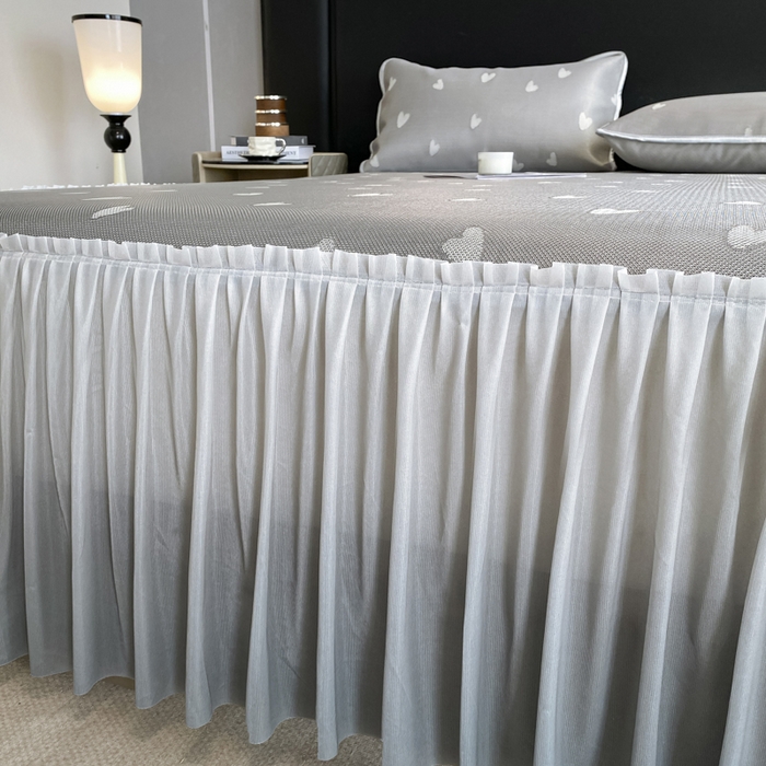 91家纺网 家纺一手货源 找家纺 莱家富 2025新款A类凉感提花冰丝凉席床裙款 心仪-灰