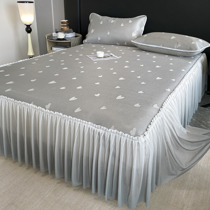 91家纺网 家纺一手货源 找家纺 莱家富 2025新款A类凉感提花冰丝凉席床裙款 心仪-灰