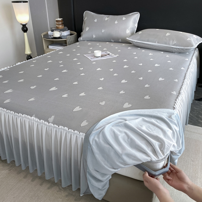 91家纺网 家纺一手货源 找家纺 莱家富 2025新款A类凉感提花冰丝凉席床裙款 心仪-灰