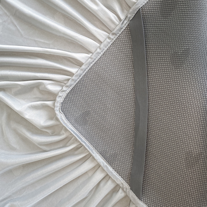 91家纺网 家纺一手货源 找家纺 莱家富 2025新款A类凉感提花冰丝凉席床裙款 心仪-灰