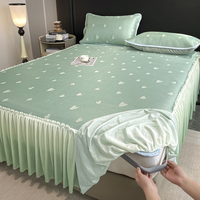 91家纺网 家纺一手货源 找家纺 莱家富 2025新款A类凉感提花冰丝凉席床裙款 心仪-绿