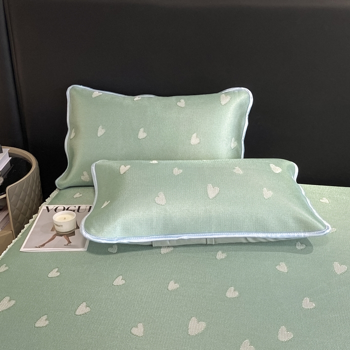 91家纺网 家纺一手货源 找家纺 莱家富 2025新款A类凉感提花冰丝凉席床裙款 心仪-绿