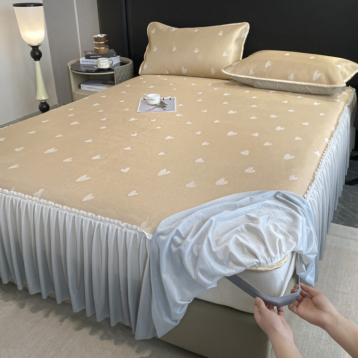 91家纺网 家纺一手货源 找家纺 莱家富 2025新款A类凉感提花冰丝凉席床裙款 心仪-奶咖