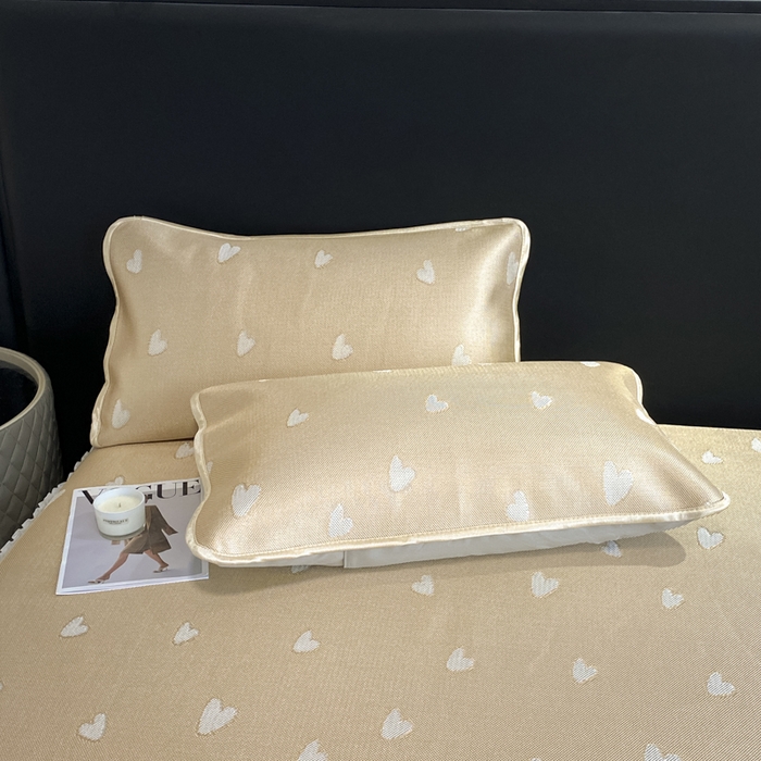 91家纺网 家纺一手货源 找家纺 莱家富 2025新款A类凉感提花冰丝凉席床裙款 心仪-奶咖