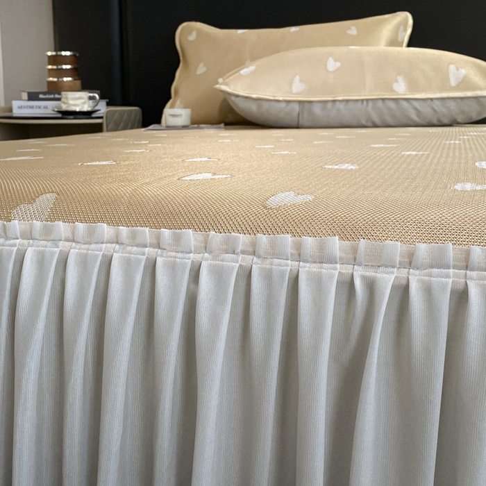 91家纺网 家纺一手货源 找家纺 莱家富 2025新款A类凉感提花冰丝凉席床裙款 心仪-奶咖