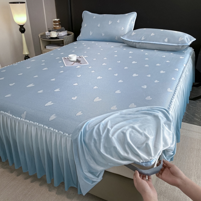 91家纺网 家纺一手货源 找家纺 莱家富 2025新款A类凉感提花冰丝凉席床裙款 心仪-天蓝