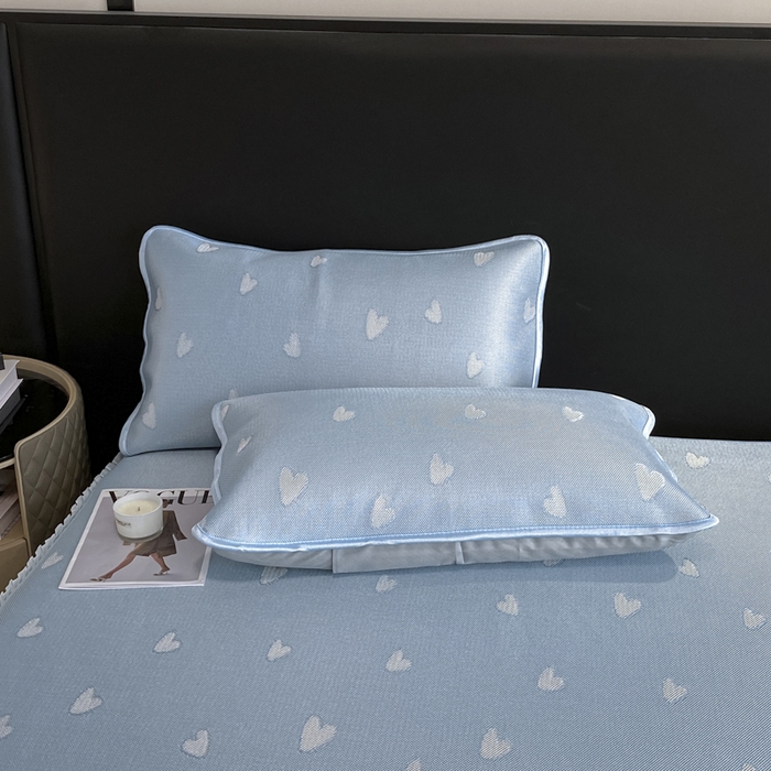 91家纺网 家纺一手货源 找家纺 莱家富 2025新款A类凉感提花冰丝凉席床裙款 心仪-天蓝