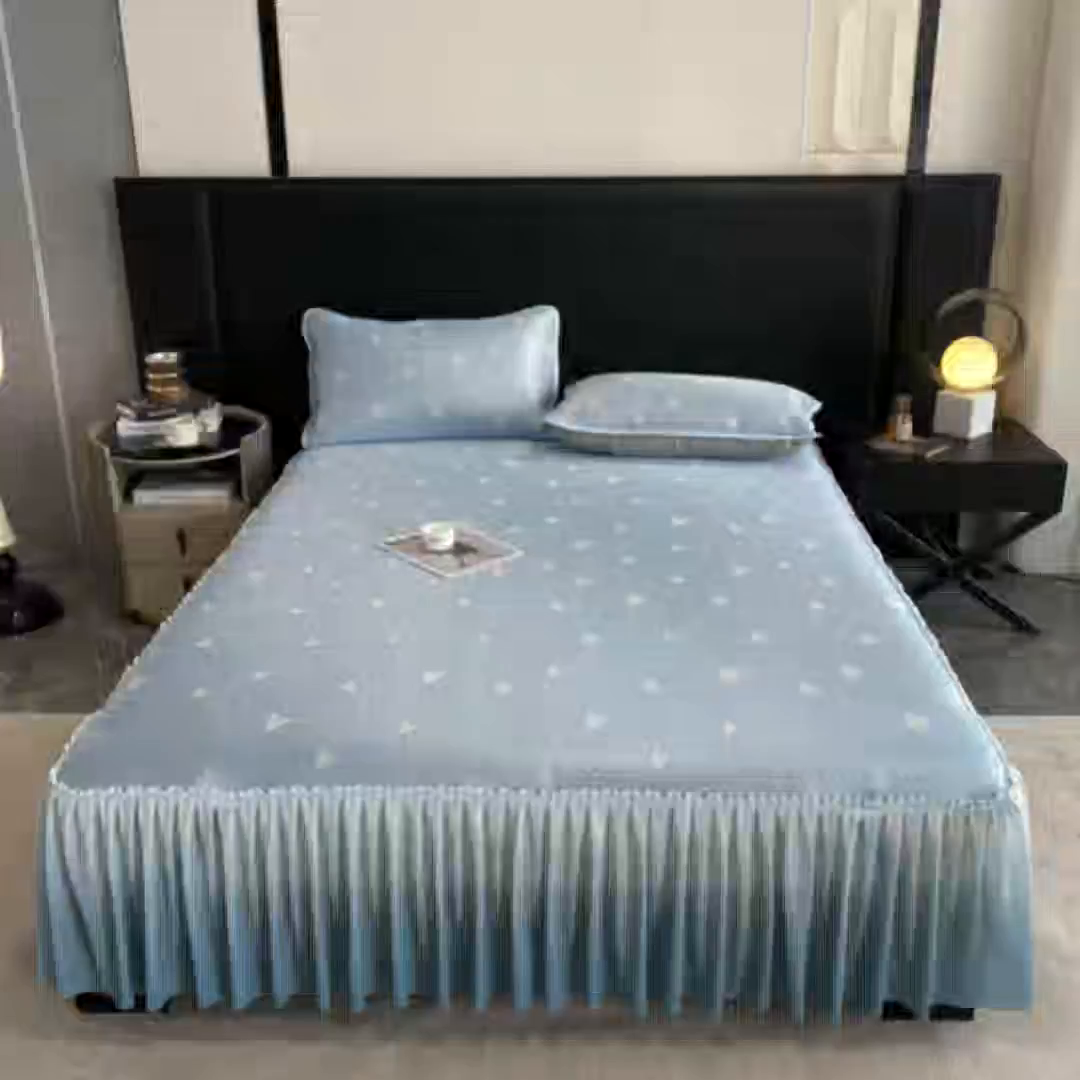 91家纺网 家纺一手货源 找家纺 莱家富 2025新款A类凉感提花冰丝凉席床裙款 心仪-天蓝