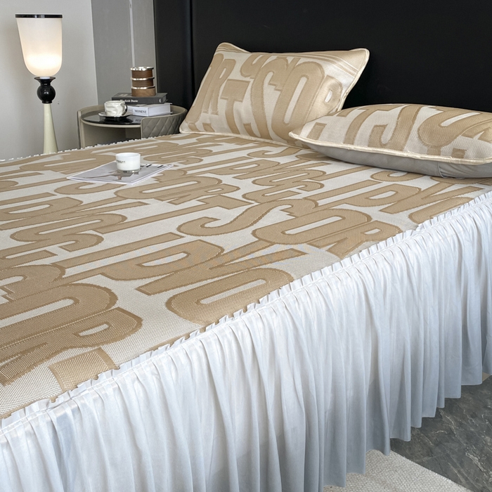 91家纺网 家纺一手货源 找家纺 莱家富 2025新款A类凉感提花冰丝凉席床裙款 字母涂鸦-奶咖