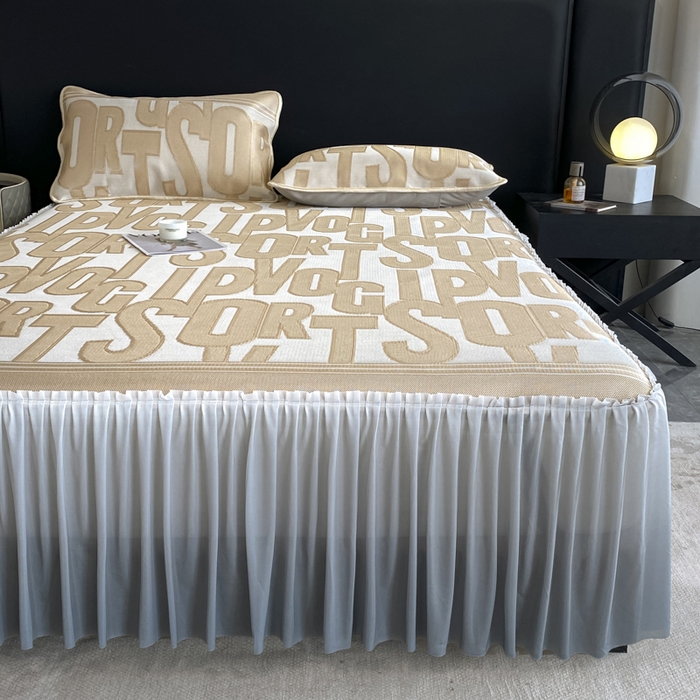 91家纺网 家纺一手货源 找家纺 莱家富 2025新款A类凉感提花冰丝凉席床裙款 字母涂鸦-奶咖