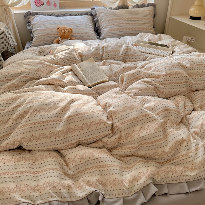 91家纺网 家纺一手货源 找家纺 韩巢家纺 2025新款针织双层纱花边款被套直播热销款四件套学生宿舍床单三件套-（提供卖家秀） 木昔