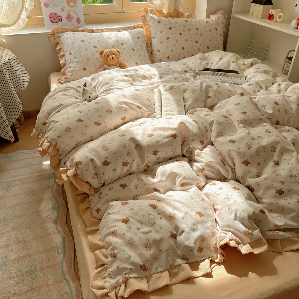 91家纺网 家纺一手货源 找家纺 韩巢家纺 2025新款针织双层纱花边款被套直播热销款四件套学生宿舍床单三件套-（提供卖家秀） 奶油狗