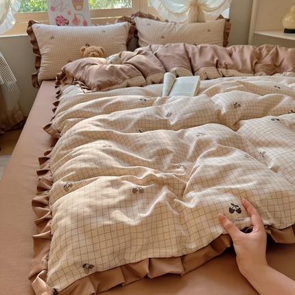91家纺网 家纺一手货源 找家纺 （总）韩巢家纺 2025新款针织双层纱花边款被套直播热销款四件套学生宿舍床单三件套-（提供卖家秀）
