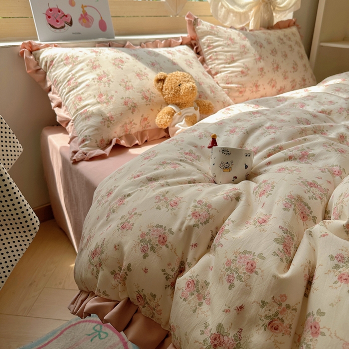 91家纺网 家纺一手货源 找家纺 韩巢家纺 2025新款针织双层纱花边款被套直播热销款四件套学生宿舍床单三件套-（提供卖家秀） 春和米