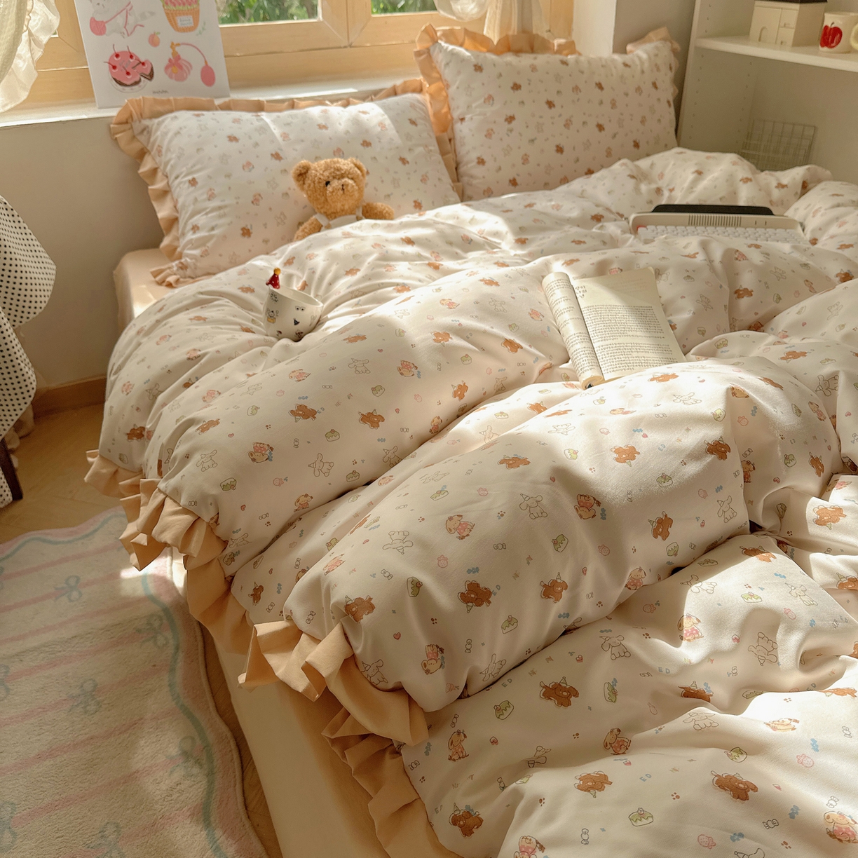 91家纺网 家纺一手货源 找家纺 韩巢家纺 2025新款针织双层纱花边款被套直播热销款四件套学生宿舍床单三件套-（提供卖家秀） 奶油狗