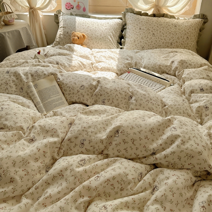 91家纺网 家纺一手货源 找家纺 韩巢家纺 2025新款针织双层纱花边款被套直播热销款四件套学生宿舍床单三件套-（提供卖家秀） 花田薇