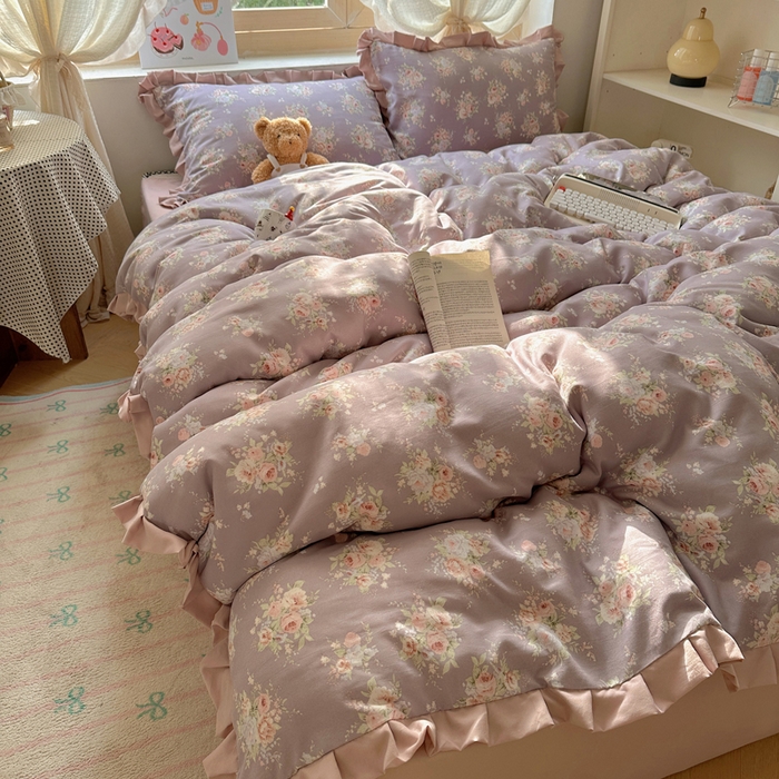 91家纺网 家纺一手货源 找家纺 韩巢家纺 2025新款针织双层纱花边款被套直播热销款四件套学生宿舍床单三件套-（提供卖家秀） 悠然紫