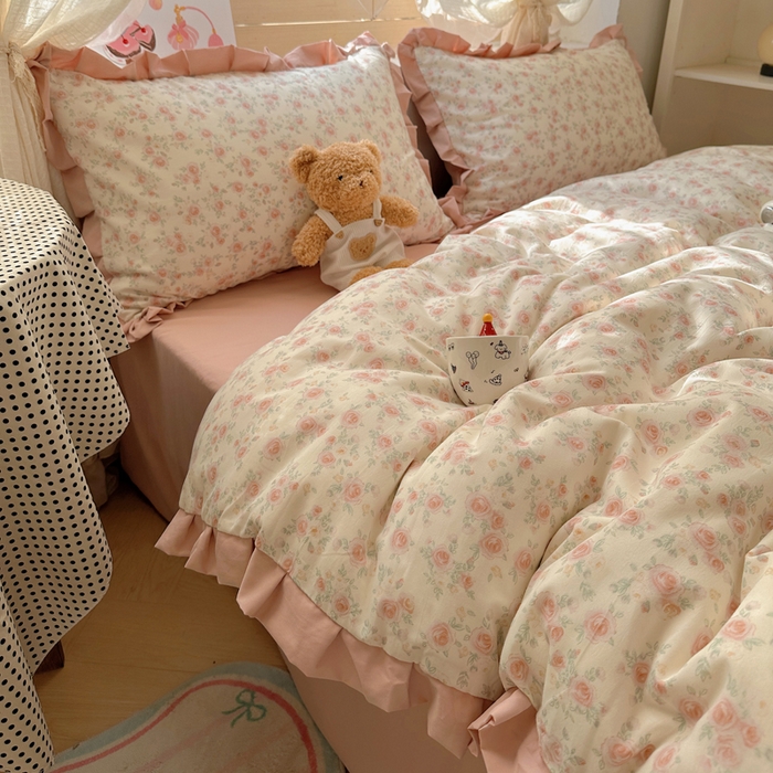 91家纺网 家纺一手货源 找家纺 韩巢家纺 2025新款针织双层纱花边款被套直播热销款四件套学生宿舍床单三件套-（提供卖家秀） 塞林娜米黄