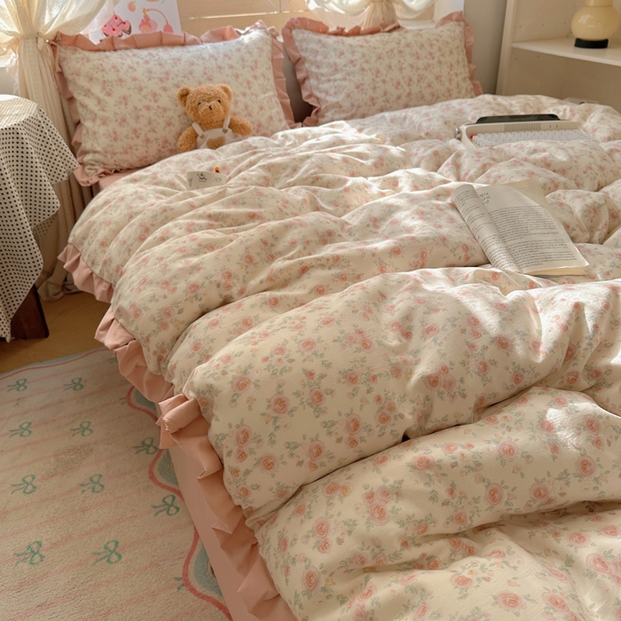 91家纺网 家纺一手货源 找家纺 韩巢家纺 2025新款针织双层纱花边款被套直播热销款四件套学生宿舍床单三件套-（提供卖家秀） 塞林娜米黄