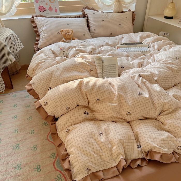 91家纺网 家纺一手货源 找家纺 韩巢家纺 2025新款针织双层纱花边款被套直播热销款四件套学生宿舍床单三件套-（提供卖家秀） 巧克力