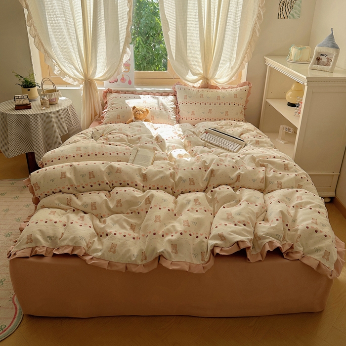 91家纺网 家纺一手货源 找家纺 韩巢家纺 2025新款针织双层纱花边款被套直播热销款四件套学生宿舍床单三件套-（提供卖家秀） 可爱熊