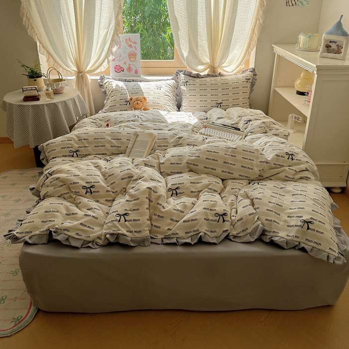 91家纺网 家纺一手货源 找家纺 韩巢家纺 2025新款针织双层纱花边款被套直播热销款四件套学生宿舍床单三件套-（提供卖家秀） 敏敏灰