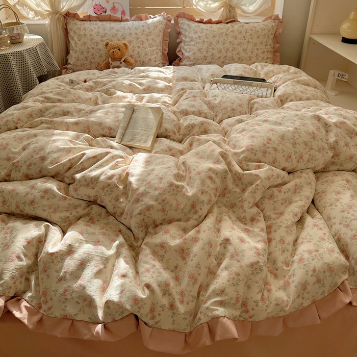 91家纺网 家纺一手货源 找家纺 韩巢家纺 2025新款针织双层纱花边款被套直播热销款四件套学生宿舍床单三件套-（提供卖家秀） 塞林娜米黄