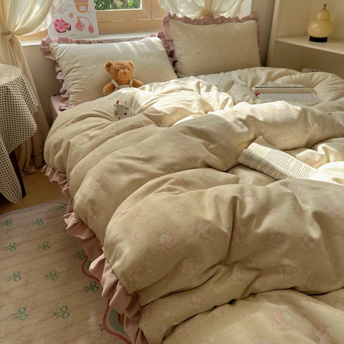 91家纺网 家纺一手货源 找家纺 韩巢家纺 2025新款针织双层纱花边款被套直播热销款四件套学生宿舍床单三件套-（提供卖家秀） 云山沐晚