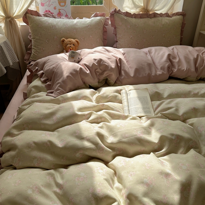 91家纺网 家纺一手货源 找家纺 韩巢家纺 2025新款针织双层纱花边款被套直播热销款四件套学生宿舍床单三件套-（提供卖家秀） 云山沐晚